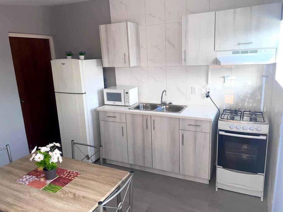 וילמסטאד Cozy 1-Bedroom Apartment Close To City Center מראה חיצוני תמונה